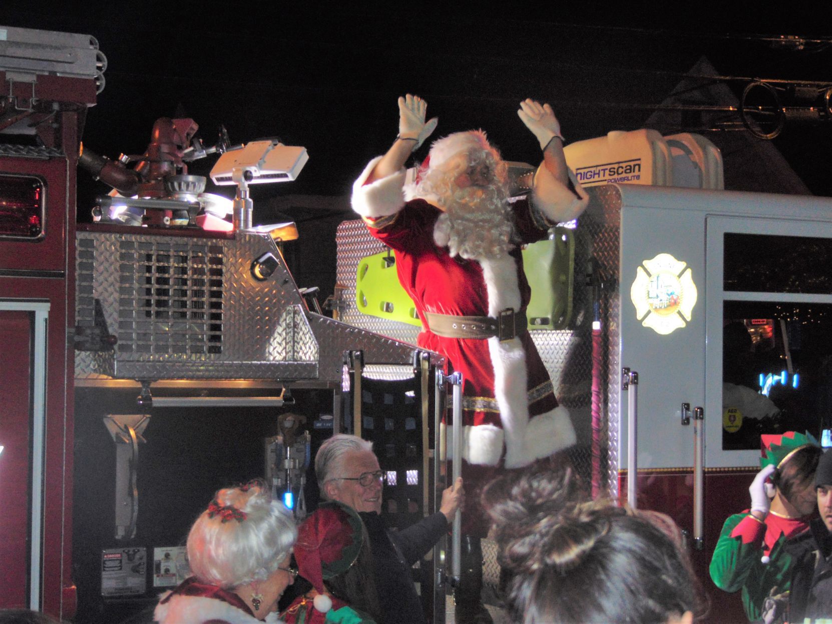 HAM tree lighting 143a 1205-3.JPG